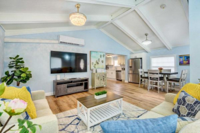 Sarasota Home with Screened Porch, Walk To Zoo!